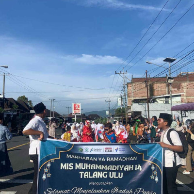 Sambut Ramadhan , MIS Muhammadiyah 14 Talang Ulu Gelar Pawai Tarhib Ramadhan Dengan Meriah