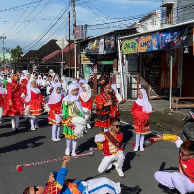 Semarak Pawai Tarhib Ramadhan MIS Muhammadiyah 14 Talang Ulu, Gema Ahmad Dahlan Sukses Memukau Penonton