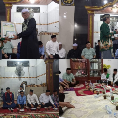 Safari Ramadhan: Kakan Kemenag Serahkan Wakaf Al-Qur,an dan Jadwal Sholat