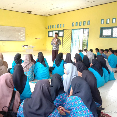 Penyuluh Agama KUA Kecamatan Ulu Talo Menjadi Pemateri pada Pembelajaran Tahsinul Al-Qur'an  di SMKN 4 Desa Hargo Binangun