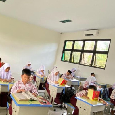 Pembelajaran Bulan Ramadhan Siswa/siswi MIN 6 Seluma Tadarus Al-Qur'an Bersama