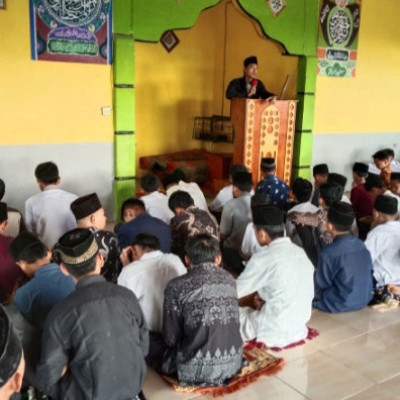 Guru MTsN 2 Rejang Lebong Ajak Siswa Menggali Keistimewaan Bulan Ramadhan Lewat Kultum Inspiratif