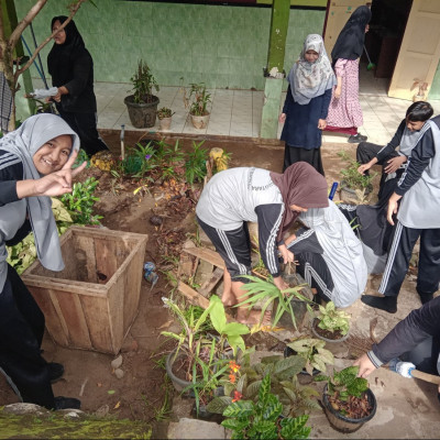 Jumat Bersih MTsN 1 BU: Bersih Itu Utama Dalam Tatanan Kehidupan