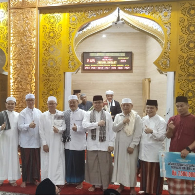 Safari Ramadhan, Kemenag Serahkan Bantuan Masjid dan Ormas