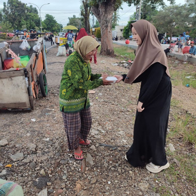 Siswi Asrama MTsN 1 KoBe Gelar Kegiatan Jumat Berbagi Untuk Sesama