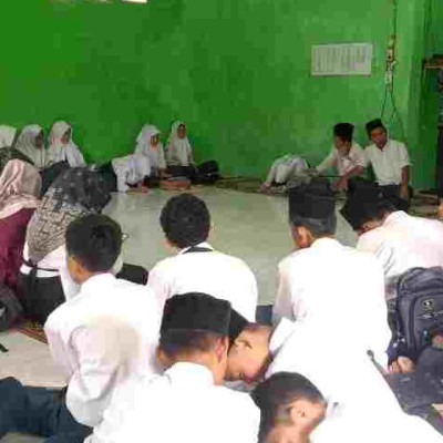 Peringatan Nuzulul Qur'an di MTsN 1 Rejang Lebong: Kepala Madrasah Ajak Amalkan Nilai-nilai Al-Qur'an dalam Kehidupan Sehari-hari