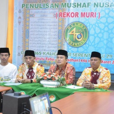 5 Kaligrafer Terlibat Pecahkan Rekor Muri , Motif Besurek Masuk Dalam Iluminasi Mushaf Nusantara