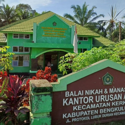 Ramadhan Tetap Berjalan Urusan Kantor Tetap Lancar, KUA Kerkap di datangi Catin Tengah Malam