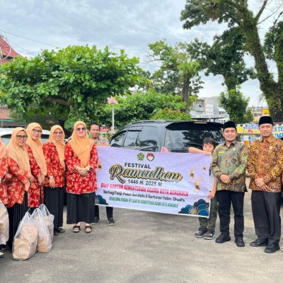 Festival Ramadhan, DWP Kemenag Kota Bengkulu Berbagi Takjil