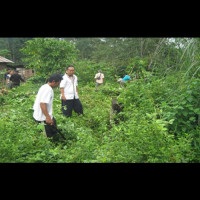 Warga Desa Derati Bahu Membahu Bangun Madrasah