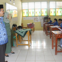 Ka. KanKemenag Kepahiang Monitoring UASBN Agama Pada SMK dan SMA