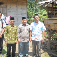 Ka.KUA Kec. Selupu Rejang beserta staf tinjau Keluarga Pra Sakinah