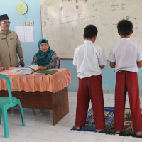 Ka. KanKemenag Kepahiang Pantau Pelaksanaan Ujian Praktek Pada MIN 03 Kepahiang