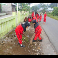 MIS Guppi 13 Tasik Malaya Kabupaten RL Laksanakan Jumat Bersih