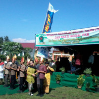 Ka.KUA Kecamatan Curup Timur Dampingi Bupati RL dalam Acara Bedah Rumah Ke-XXI dan Bhakti Sosial PKK 2014