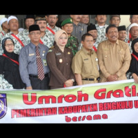 Ka. Kemenag BU Hadiri Pelepasan 34 Jemaah Umroh Gratis