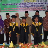 Ka. Kan Kemenag BS Hadiri Pelepasan Siswa MIN Pematang Bangau