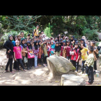 Anggota Drumband MIS Guppi Tasik Malaya Rekreasi ke Suban Air Panas