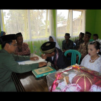 Warga Bermani Ulu Raya Kabupaten RL Antusias Nikah di KUA 