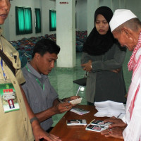 Penyerahan Koper Besar Jamaah Haji Kota Bengkulu