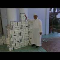 Kepala Kantor Kemenag Benteng Bagikan 144 Liter Air Zamam Kepada Jamaah Haji