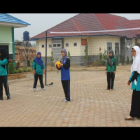 Wujudkan Kebersamaan Ketua Darmawanita Kemenag Benteng Olahraga Bersama