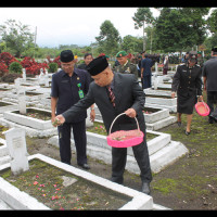 Kepala Kemenag RL Ziarah Ke Makam Pahlawan