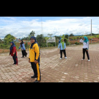 Ketua DWP Kemenag Benteng dan Tim Latihan Bersama