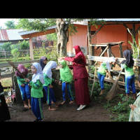 MI Nurul Ulum Benteng Biasakan Anak Menjaga Kebersihan