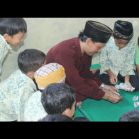 MI Nurul Ulum Benteng Biasakan Anak Berinfak