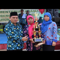 Madrasah Muslim Cendikia Benteng Rebut Piala Umum Pertandingan