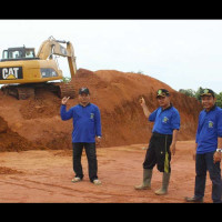 Atasi Longsor Kemenag Benteng Lakukan Penimbunan Lahan