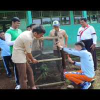 MTSN Taba Penanjung Benteng Adakan Penghijauan Taman