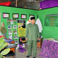 Kepala Kemenag Mukomuko Tinjau Stand Pameran Hut Kabupaten Mukomuko