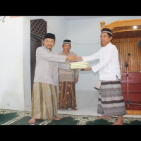 Kemenag Benteng Salurkan Al-Qur’an di Masjid Darul Muttakin 