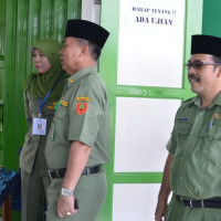 Ka.Kanwil Kemenag Bengkulu Tinjau Pelaksanaan UN 