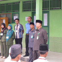 Ka.Kanwil Kemenag Bengkulu Monitoring UN Pada 5 MTs di Kaur