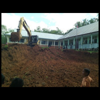 Ratakan Tanah Halaman, MIN Ketahun Sewa Excavator