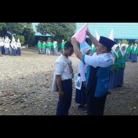 Topi Kerucut Awali Kegiatan MOS MAN Manna