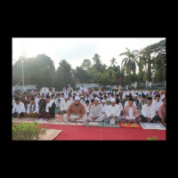 Ka. Kemenag BU Laksanakan Sholat Ied di Balai Daerah