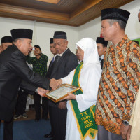 Ka.Kanwil Kukuhkan Pemenang KUA Teladan, KS, Masjid Teladan, Musabaqah Baca Kitab dan LKTI