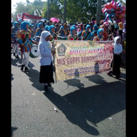 Drum Band MIS Guppi Sawang Lebar Meriahkan Pawai Pembangunan