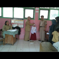 Siswa/i MIN 03 Bandung Marga Curup Periksa Kesehatan