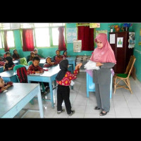 Siswa/I MIS GUPPI 13 Tasik Malaya Budayakan gerakan Menabung.