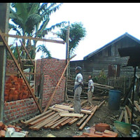 Ka.KUA Selupu Rejang Pantau Bedah Rumah Bantuan BAZNAS