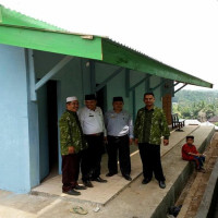 PYMT Kemenag Benteng Tinjau MCK MIN Layang Lekat