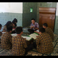 MTS Harapan Makmur Latih Siswa Belajar Tajwid Qur’an dan Irama