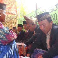 Upacara Adat  Sebelum Akad Nikah di Pino Raya Masih Berjalan