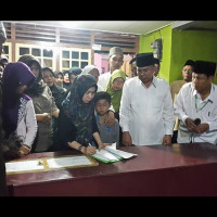 Ka.Kanwil Serahkan Langsung Jenazah Jamaah Haji Kloter 9 