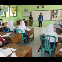 Ka.Kemenag Benteng Tinjau UTS MTsN Taba Penanjung